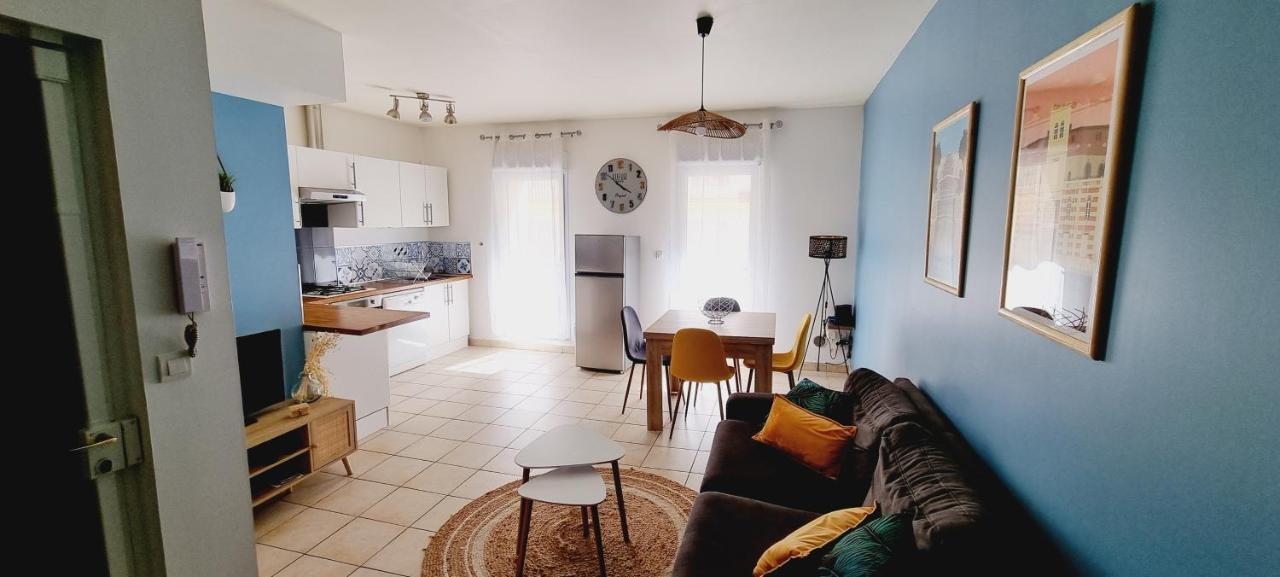 Agreable Appartement Avec 2 Places De Parking Dans Le Garage Beziers Exterior photo